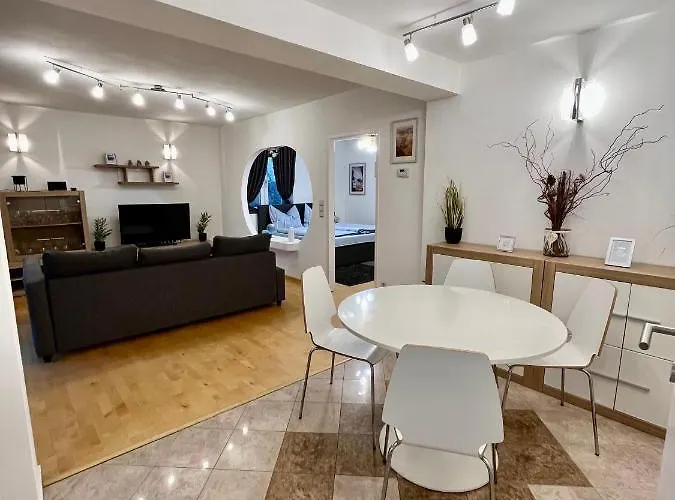 Traum Mit Pool+balkon Apartman Bécs